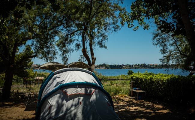 Offre curistes pour des locations d'emplacements pour tente, caravane et camping-car, et hébergement au camping Lou Labech près de la station thermale de Balaruc